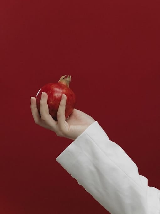 Wpływ estrogenu na perystaltykę jelit powodujący częstsze wypróżnienia i luźniejszą kupę